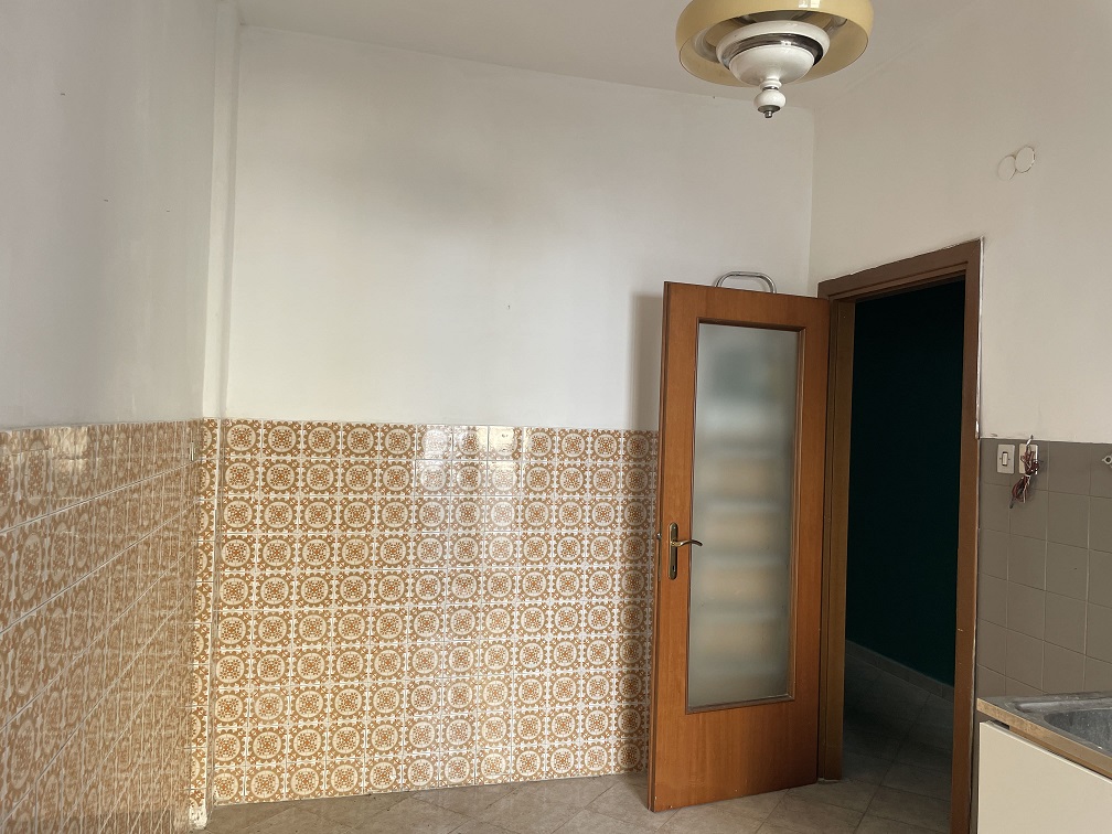 Appartamento Int.7 Di 4,5 Vani Senza Ascensore + Balconi. Dati catastali [N.C.E.U.]: cat.A/3, fg. 843, part. 742, sub. 501. Sup cat. 78. Piena proprietà lotto libero.