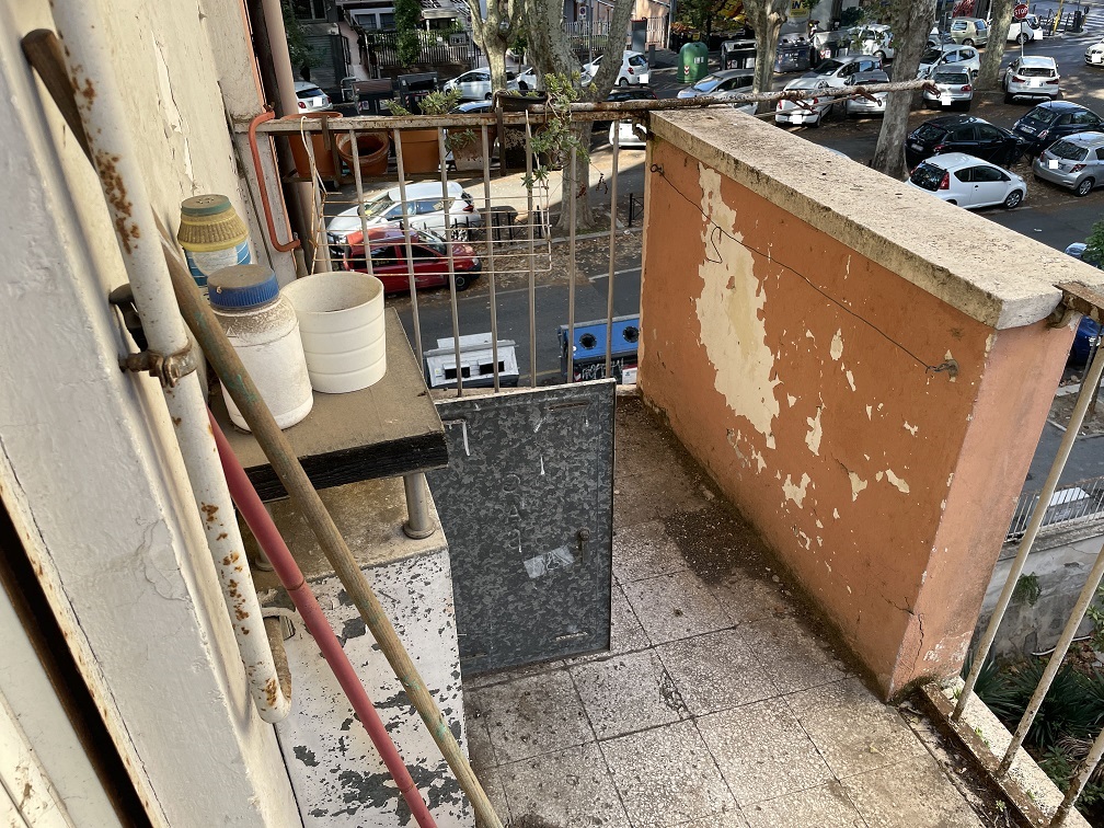 Appartamento Int.7 Di 4,5 Vani Senza Ascensore + Balconi. Dati catastali [N.C.E.U.]: cat.A/3, fg. 843, part. 742, sub. 501. Sup cat. 78. Piena proprietà lotto libero.