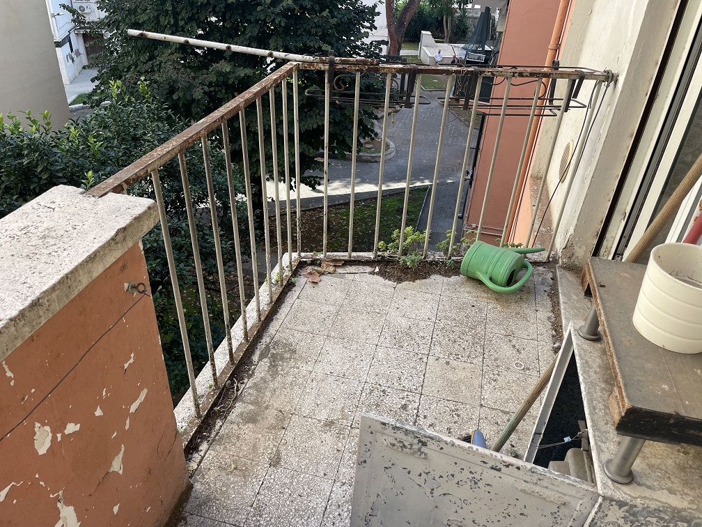Appartamento Int.7 Di 4,5 Vani Senza Ascensore + Balconi. Dati catastali [N.C.E.U.]: cat.A/3, fg. 843, part. 742, sub. 501. Sup cat. 78. Piena proprietà lotto libero.
