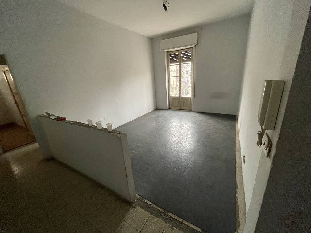 Appartamento Int.9 Di 4,5 Vani Senza Ascensore + Balconi. Dati catastali [N.C.E.U.]: cat.A/3, fg. 843, part. 742, sub. 503. Sup cat. 84. Piena proprietà lotto libero.