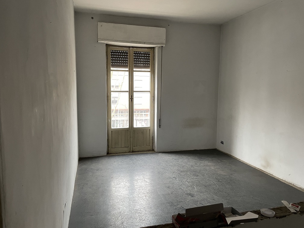 Appartamento Int.9 Di 4,5 Vani Senza Ascensore + Balconi. Dati catastali [N.C.E.U.]: cat.A/3, fg. 843, part. 742, sub. 503. Sup cat. 84. Piena proprietà lotto libero.