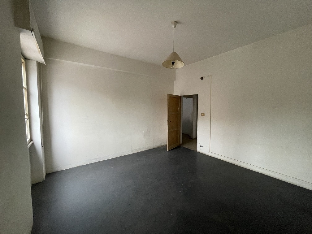 Appartamento Int.9 Di 4,5 Vani Senza Ascensore + Balconi. Dati catastali [N.C.E.U.]: cat.A/3, fg. 843, part. 742, sub. 503. Sup cat. 84. Piena proprietà lotto libero.