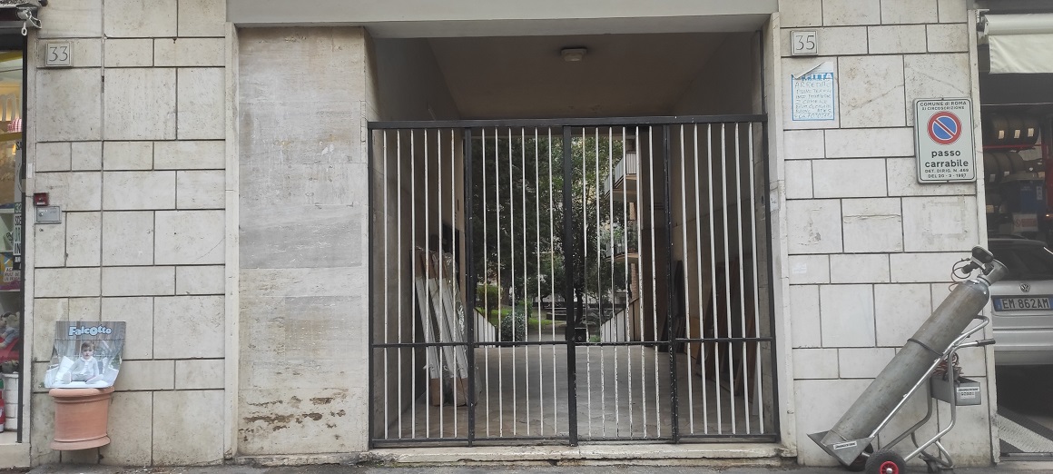 Appartamento Int.12 Di 6,5 Vani Con Ascensore + Balconi. Dati catastali [N.C.E.U.]: cat.A/3, fg. 845, part. 267, sub. 123. Sup cat. 127. Piena proprietà lotto libero.