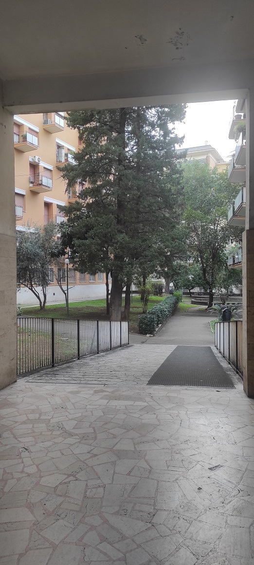 Appartamento Int.12 Di 6,5 Vani Con Ascensore + Balconi. Dati catastali [N.C.E.U.]: cat.A/3, fg. 845, part. 267, sub. 123. Sup cat. 127. Piena proprietà lotto libero.