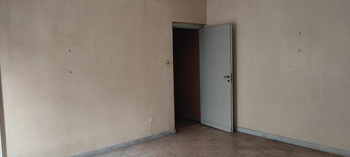 Appartamento Int.12 Di 6,5 Vani Con Ascensore + Balconi. Dati catastali [N.C.E.U.]: cat.A/3, fg. 845, part. 267, sub. 123. Sup cat. 127. Piena proprietà lotto libero.