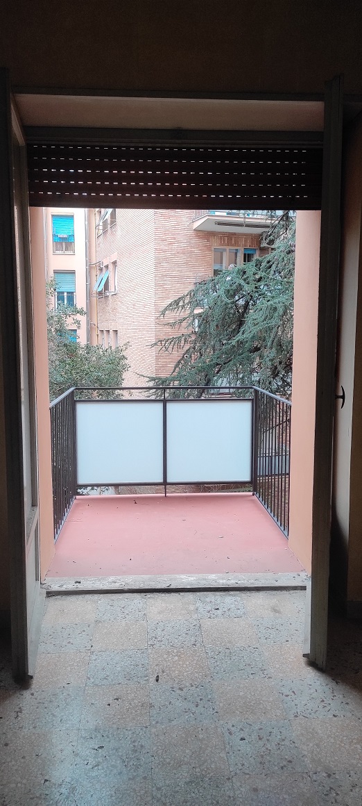 Appartamento Int.12 Di 6,5 Vani Con Ascensore + Balconi. Dati catastali [N.C.E.U.]: cat.A/3, fg. 845, part. 267, sub. 123. Sup cat. 127. Piena proprietà lotto libero.
