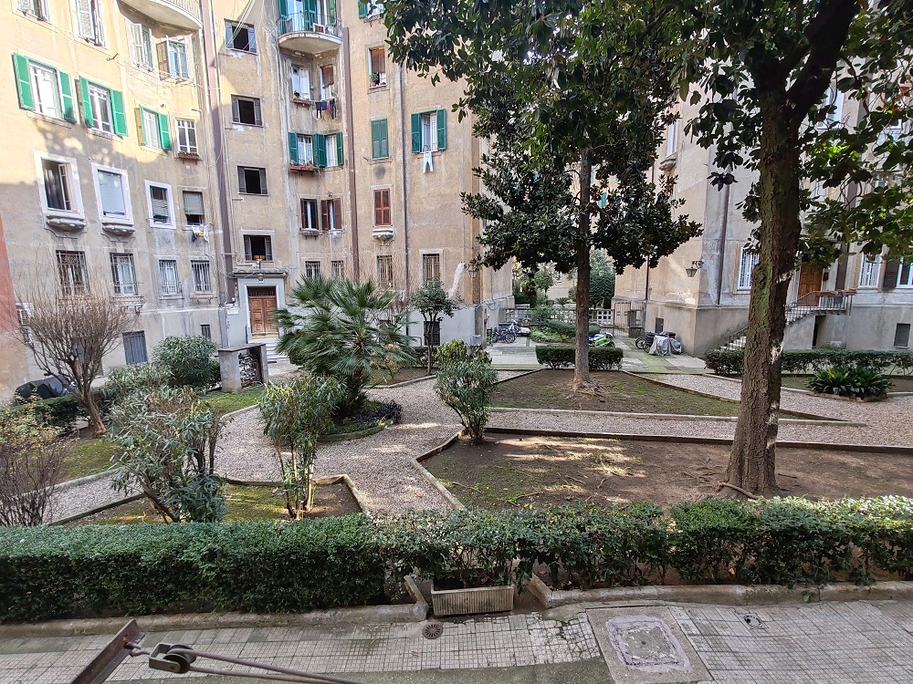 Appartamento Int.1 Di 4,5 Vani Con Ascensore. Dati catastali [N.C.E.U.]: cat.A/3, fg. 400, part. 146, sub. 8. Sup cat. 117. Piena proprietà lotto libero.