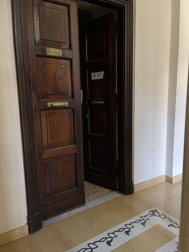 Appartamento Int.4 Di 5 Vani Con Ascensore + Balconi. Dati catastali [N.C.E.U.]: cat.A/2, fg. 536, part. 3, sub. 504. Sup cat. 103. Piena proprietà lotto libero.