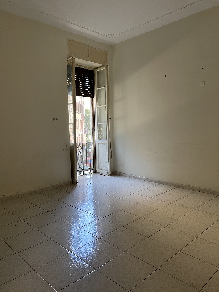 Appartamento Int.4 Di 5 Vani Con Ascensore + Balconi. Dati catastali [N.C.E.U.]: cat.A/2, fg. 536, part. 3, sub. 504. Sup cat. 103. Piena proprietà lotto libero.