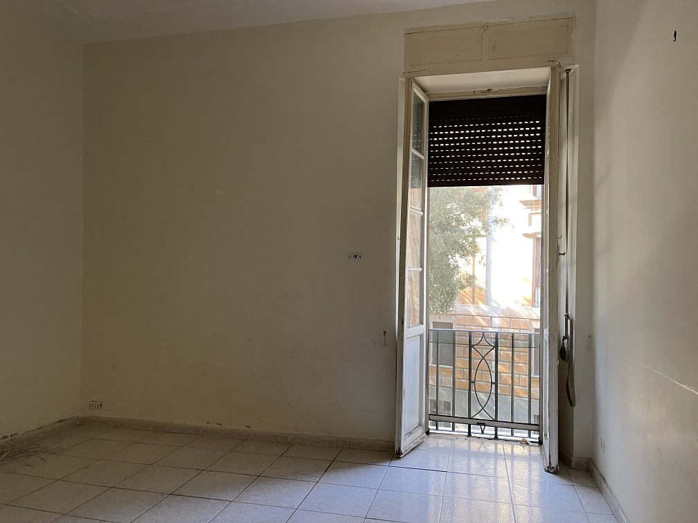 Appartamento Int.4 Di 5 Vani Con Ascensore + Balconi. Dati catastali [N.C.E.U.]: cat.A/2, fg. 536, part. 3, sub. 504. Sup cat. 103. Piena proprietà lotto libero.