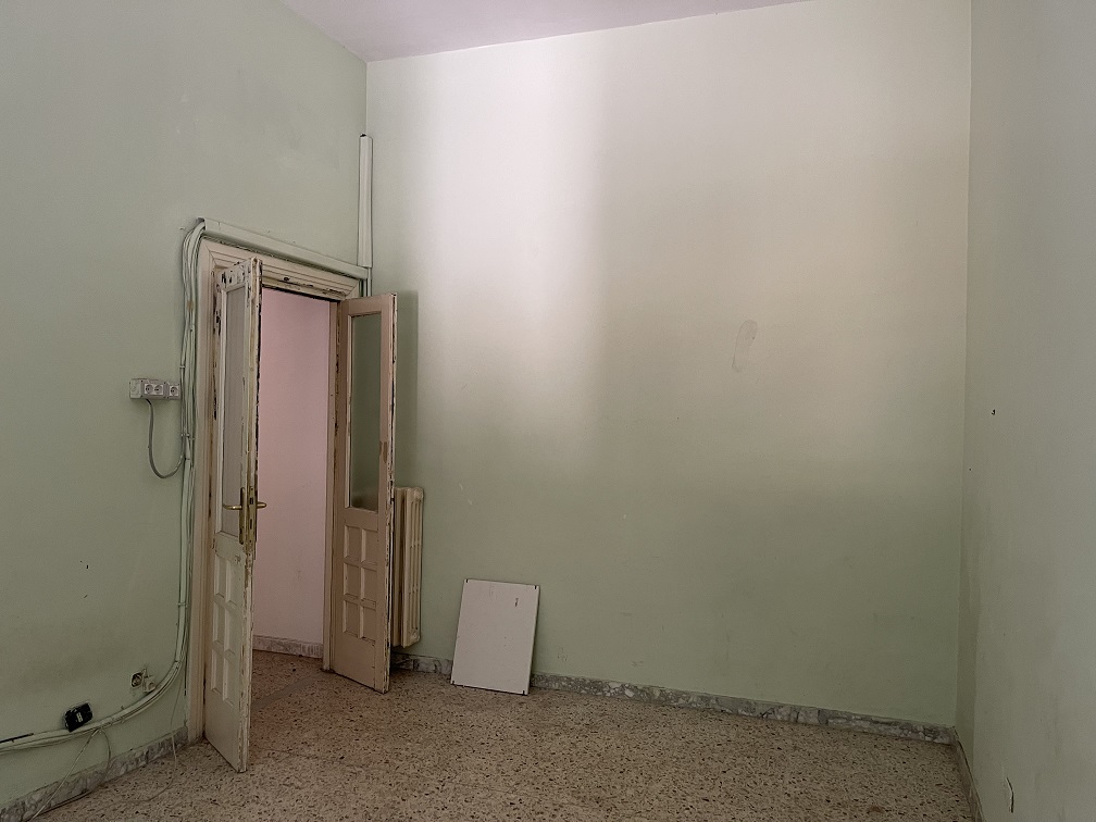 Appartamento Int.4 Di 5 Vani Con Ascensore + Balconi. Dati catastali [N.C.E.U.]: cat.A/2, fg. 536, part. 3, sub. 504. Sup cat. 103. Piena proprietà lotto libero.