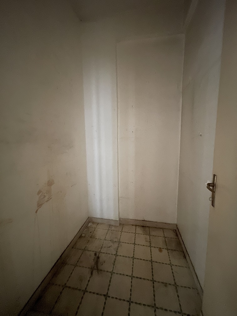 Appartamento Int.1 Di 3,5 Vani Con Ascensore + Balcone. Dati catastali [N.C.E.U.]: cat.A/3, fg. 839, part. 9, sub. 176. Sup cat. 59. Piena proprietà lotto libero.