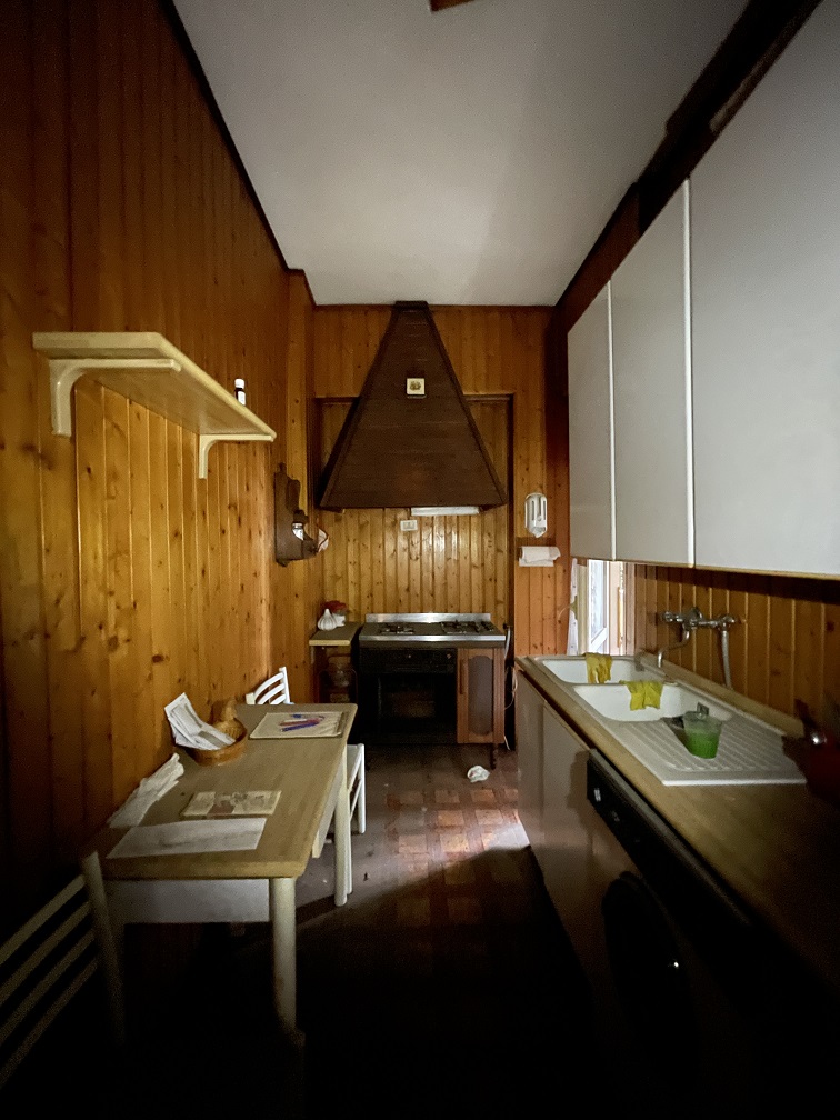 Appartamento Int.20 Di  4,5 Vani Con Ascensore + Balcone. Dati catastali [N.C.E.U.]: cat.A/2, fg. 457, part. 1506, sub. 6. Sup cat. 68. Piena proprietà lotto libero.