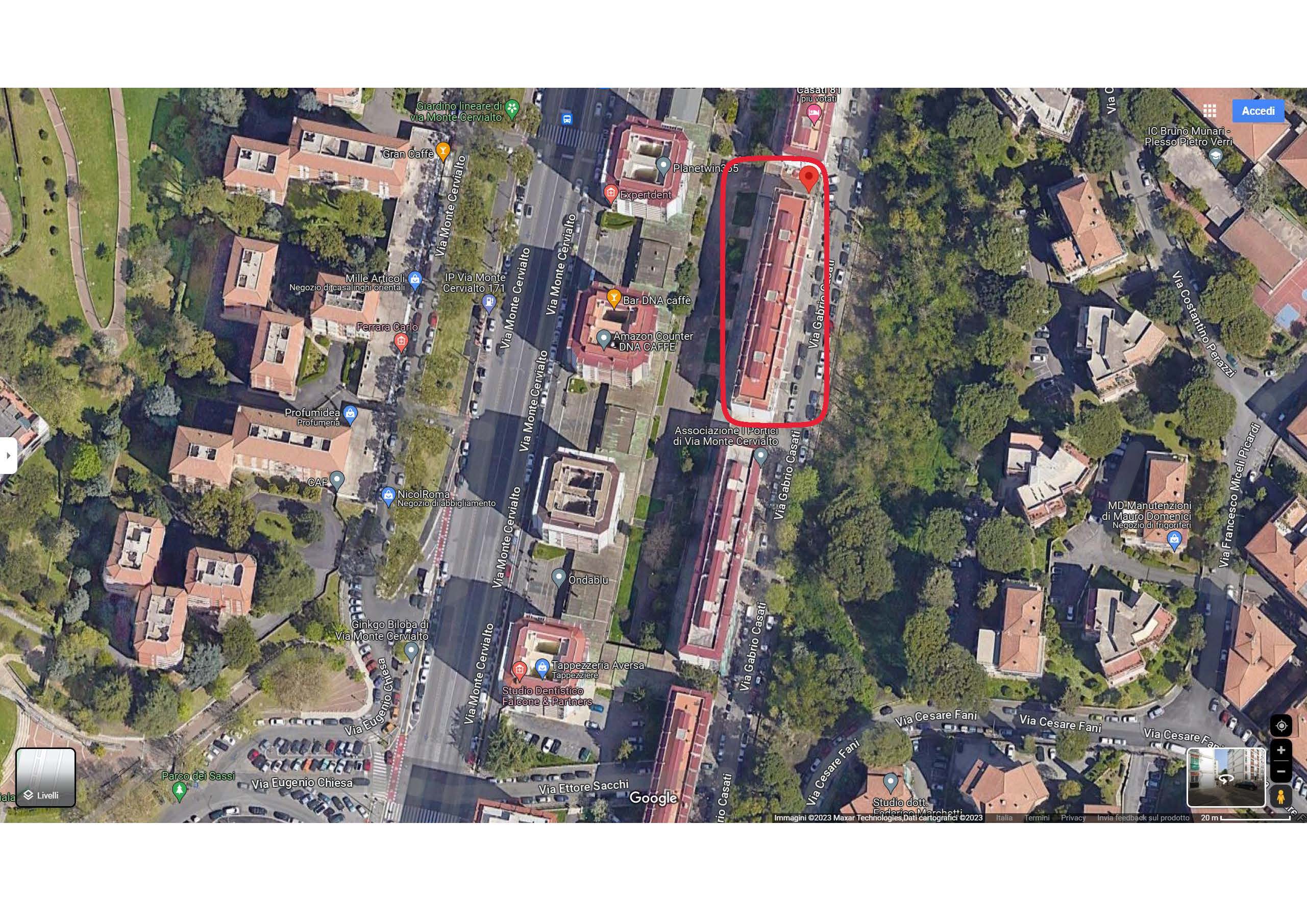 Locale commerciale composto da tre ambienti al piano terra, da un unico ambiente e servizi al piano seminterrato. Identificativi Catastali [N.C.E.U.] Unità Commerciale cat. C/1 foglio 262 part. 38 sub 6 . Sup. mq (arr) mq catastali 114. Lotto libero.