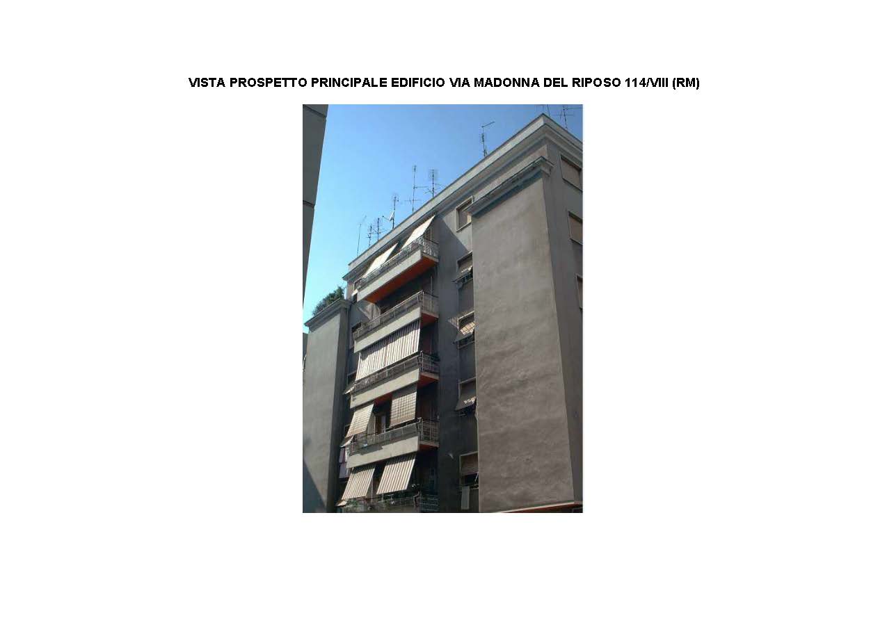 Locale costituito da un unico ambiente con bagno. Identificativi Catastali [N.C.E.U.] Unità Commerciale cat. C/1 foglio 423 part. 14 sub 1. Sup. mq (arr) mq catastali 355. Lotto libero.