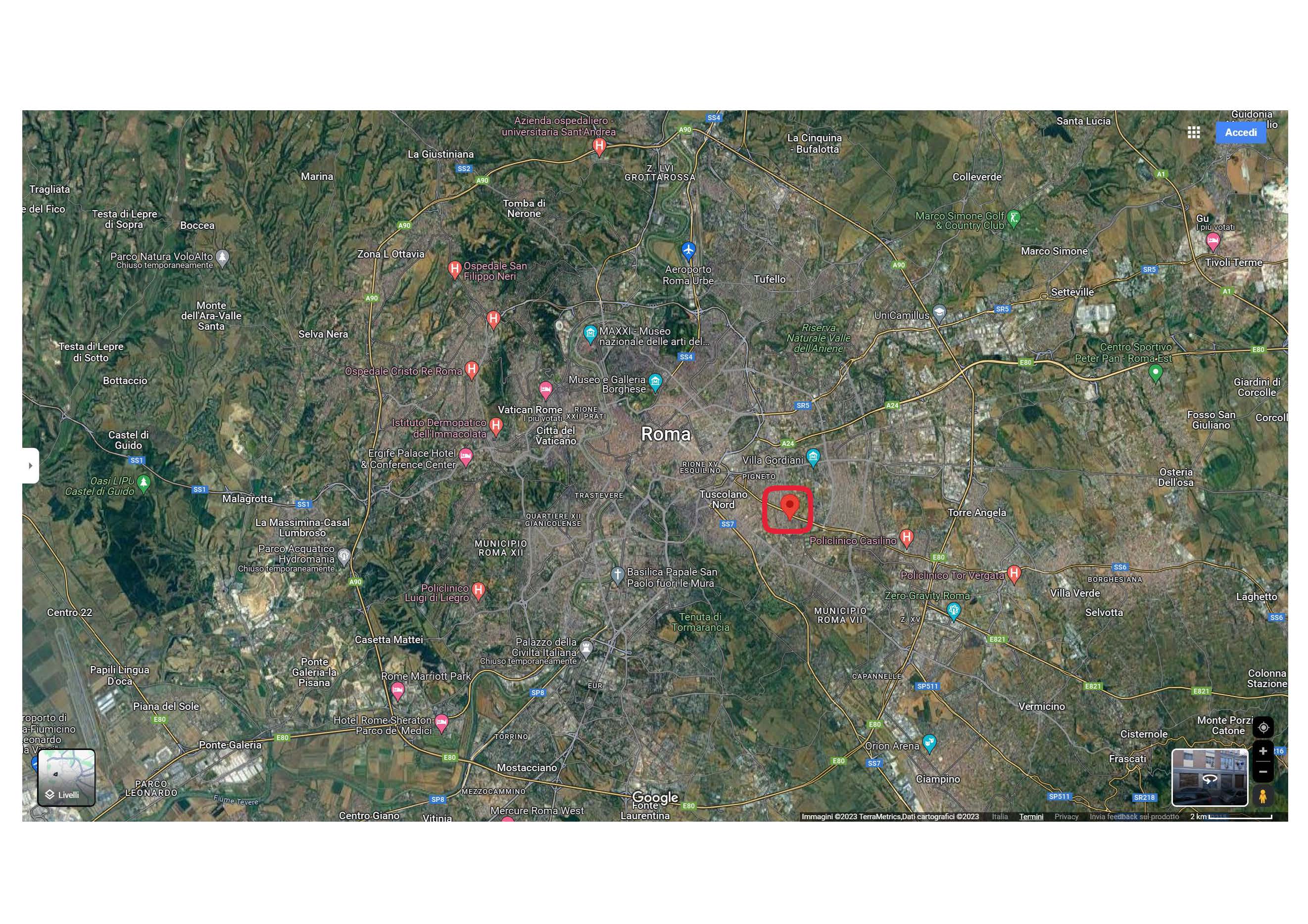 Unità al piano terra composta da locale di vendita diviso da tramezzatura provvisoria in cartongesso e un locale retrostante dove è situata la scala che porta al piano interrato adibito a sottonegozio/magazzino con servizio igienico. Identificativi Catastali [N.C.E.U.] Unità Commerciale cat. C/1 foglio 934 part. 719 sub 5. Sup. mq (arr) mq catastali 225. Lotto libero.