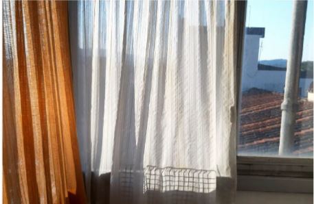 L’unità immobiliare di cui trattasi, è ubicata al sesto piano interno n. 20 ed è composta 3 vani più servizi semplici. Identificativi Catastali [N.C.E.U.] Unità Residenziale cat. A/2 foglio 80 part. 3 sub 14. Sup. (arr.) mq 52 catastali. Lotto Libero
