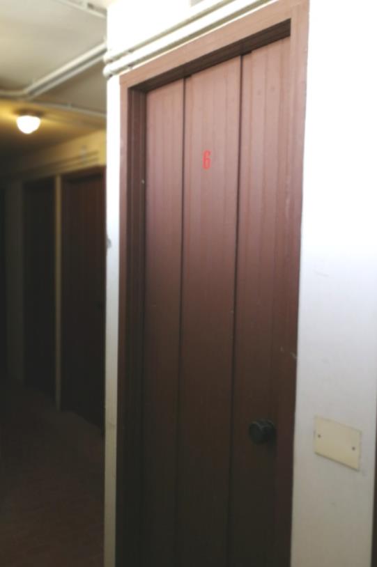 Appartamento al piano 2° con soffitta al piano 6°. L'orientamento prevalente è nord. L'unità residenziale, con altezza di 2,75m, si compone di cucina, soggiorno/pranzo, ingresso, disimpegno, due camere, un bagno, un ripostiglio e una terrazza + Box auto in autorimessa interrata condominiale. Identificativi Catastali [N.C.E.U.] Unità Residenziale cat. A/2 foglio A/6 part. 1271 sub 45 , Unità Secondaria cat. C/6 foglio A/6 part. 1271 sub 154. Sup. (arr.) mq catastali 118 , mq catastali 15