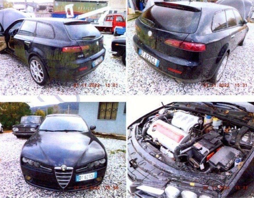 Marca: FIAT GROUP AUTOMOBILES SPA, Tipo: ALFA ROMEO 159 3.2 JTS V6 24V, Targa: DT621CLN, Identificazione veicolo: ZAR93900007238065, Data di immatricolazione: 30/10/2008, KW: 191,00, Alimentazione: Benzina, KM: 84.058, Cilindrata: 3195 cc, Colore: Nero m.t. Lamierati di carrozzeria esterna con assenza deformazioni (da lucidare). Pneumatici MAXXI VICTRA 235/45 ZR 18 – (98Y) – datati da sostituire. Cerchio ruota ant. Dex. abraso. Danni meccanici non da escludere (il motore si avvia con booster). Dischi freni arrugginiti. Paraurti ant. segnato. I costi di intervento e riparazione, sulla base delle verifiche peritali, ammontano ad € 2.817,48. 