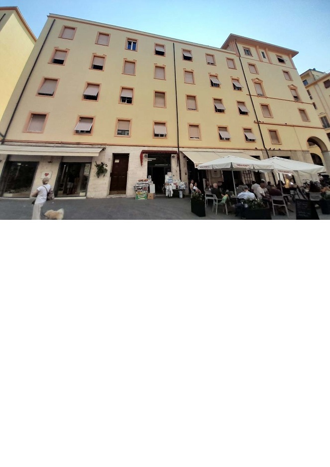 appartamento 3 locali + servizi semplici + cantina soffitta pertinenziale. Identificativi catastali F. 94 Mapp. 2267 Sub. 407, F. 94 Mapp. 2267 Sub. 402. Sup. Mq catastali escluse aree scoperte (arr.) 91. Immobile occupato con contratto di locazione scaduto, piena proprieta'.