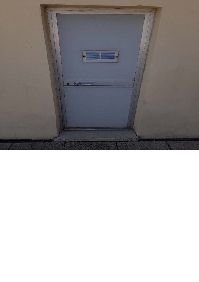 appartamento 3 locali + servizi semplici + cantina soffitta pertinenziale. Identificativi catastali F. 94 Mapp. 2267 Sub. 407, F. 94 Mapp. 2267 Sub. 402. Sup. Mq catastali escluse aree scoperte (arr.) 91. Immobile occupato con contratto di locazione scaduto, piena proprieta'.