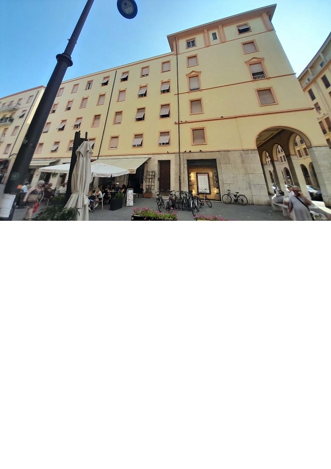 appartamento 3 locali + servizi semplici + cantina soffitta pertinenziale. Identificativi catastali F. 94 Mapp. 2324 Sub. 411, F. 94 Mapp. 2324 Sub. 412. Sup. Mq catastali escluse aree scoperte (arr.) 108. Immobile occupato con contratto di locazione scaduto, piena proprieta'.
