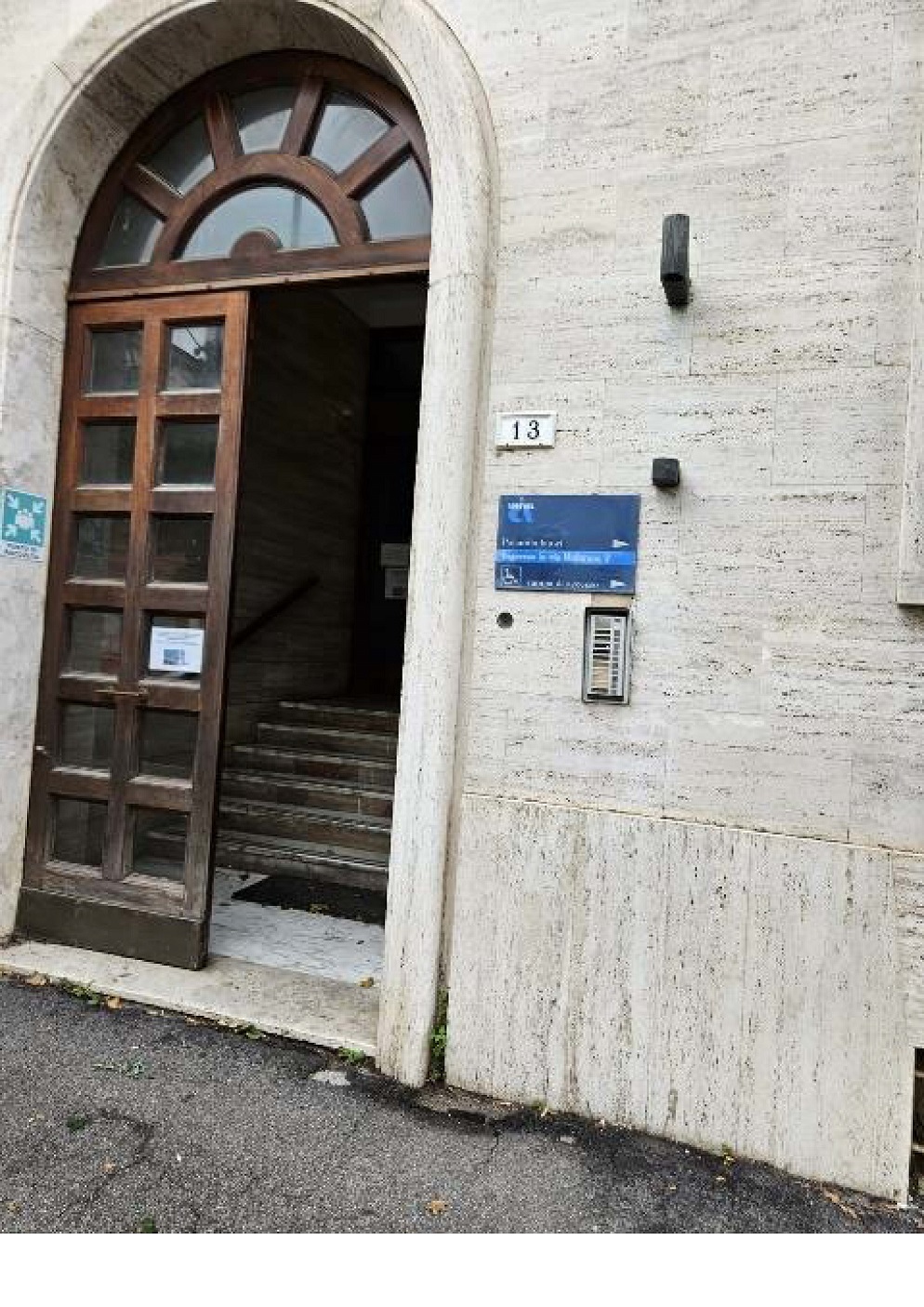 ufficio pubblico. Identificativi catastali F. 90 Mapp.11 Sub. 2. Sup. Mq catastali escluse aree scoperte (arr.) 417. Immobile libero, piena proprieta'.