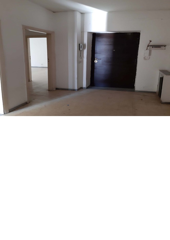 appartamento 3 locali +servizi semplici + parcheggio scoperto pertinenziale. Identificativi catastali F. 25 Mapp.128 Sub 14, F. 25 Mapp. 129 Sub 29. Sup. Mq catastali escluse aree scoperte (arr.) 96. Immobile libero, piena proprieta'.