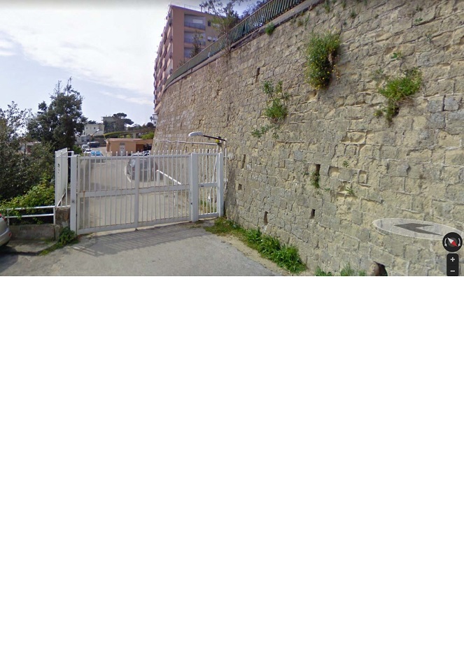 appartamento 3 locali +servizi semplici + parcheggio scoperto pertinenziale. Identificativi catastali F. 25 Mapp.128 Sub 14, F. 25 Mapp. 129 Sub 29. Sup. Mq catastali escluse aree scoperte (arr.) 96. Immobile libero, piena proprieta'.