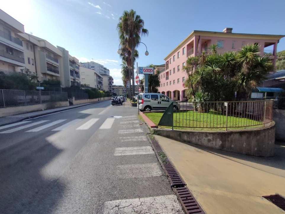 box auto commerciale. Identificativi catastali F 8 MAPP. 1003 SUB 80. Sup. Mq catastali escluse aree scoperte (arr.) 14. Immobile libero, piena proprieta'.