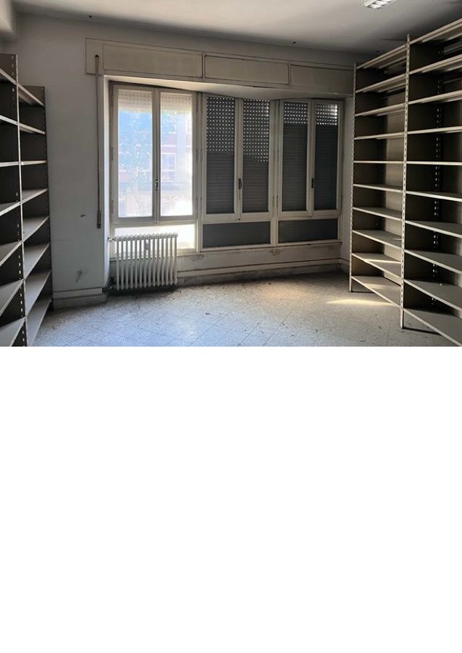ufficio commerciale + soffitta pertinenziale. Identificativi catastali F. 52 Mapp. 435 Sub. 508. Sup. Mq catastali escluse aree scoperte (arr.) 123. Immobile libero, piena proprieta'.
