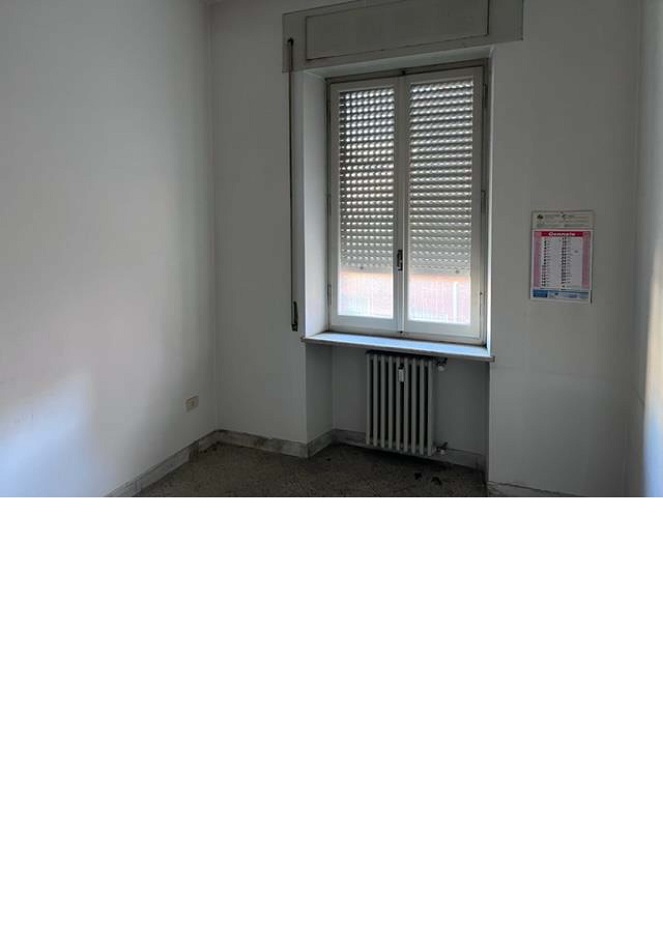 ufficio commerciale + soffitta pertinenziale. Identificativi catastali F. 52 Mapp. 435 Sub. 508. Sup. Mq catastali escluse aree scoperte (arr.) 123. Immobile libero, piena proprieta'.