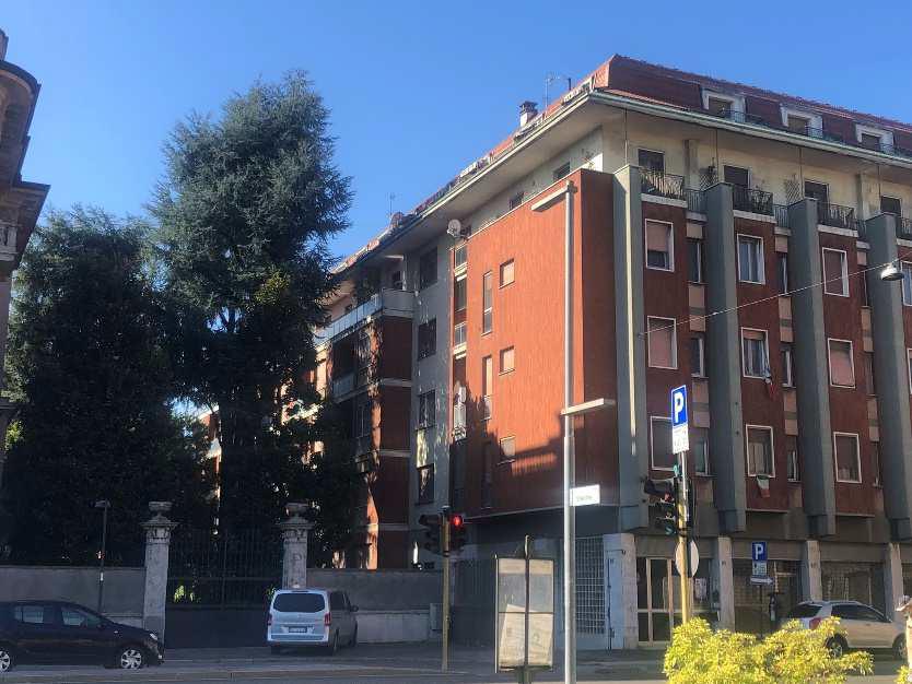 abitazione + 1 cantina soffitta pertinenziale. Identificativi catastali F.79 Mapp. 84 Sub 18. Sup. Mq catastali escluse aree scoperte (arr.) 128. Immobile libero, piena proprieta'.