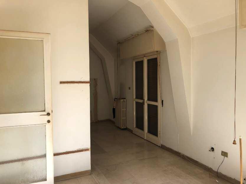 abitazione + 1 cantina soffitta pertinenziale. Identificativi catastali F.79 Mapp. 84 Sub 18. Sup. Mq catastali escluse aree scoperte (arr.) 128. Immobile libero, piena proprieta'.