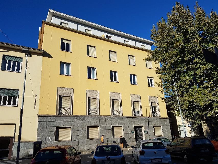 ufficio commerciale. Sup. Mq catastali escluse aree scoperte (arr.) 286. Immobile libero, piena proprietà.