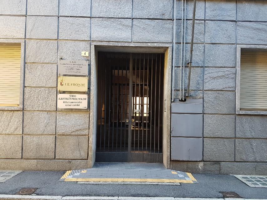 ufficio commerciale. Sup. Mq catastali escluse aree scoperte (arr.) 286. Immobile libero, piena proprietà.