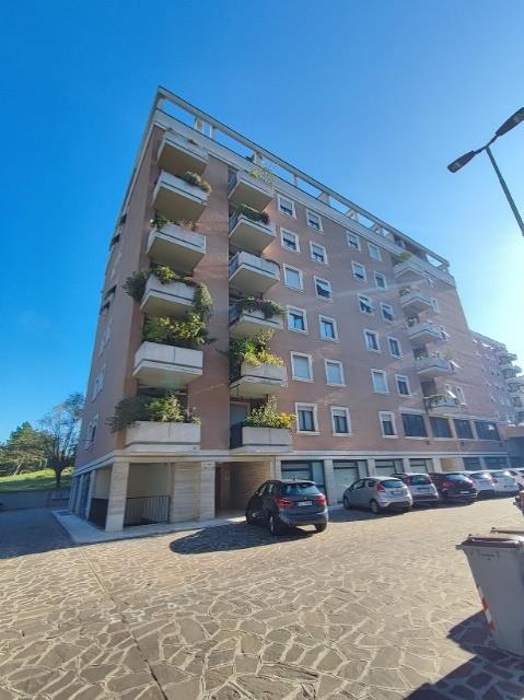 cantina /soffitta commerciale. Sup. Mq catastali escluse aree scoperte (arr.) 5. Immobile libero, piena proprieta'.