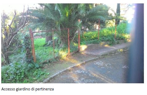 Appartamento composto da 3 locali, 2 bagni, cucina e 2 terrazzi, oltre ad una porzione di giardino ad uso esclusivo, alla cantina, al box e al posto auto + Porzione di giardino ad uso esclusivo, cantina al piano interrato, box auto, e posto auto scoperto nel cortile. Id. cat. Foglio 191, Mappale 8, Sub 502 (appartamento e giardino) - 18 (box) - 508 (posto auto scoperto). Sup. mq 161