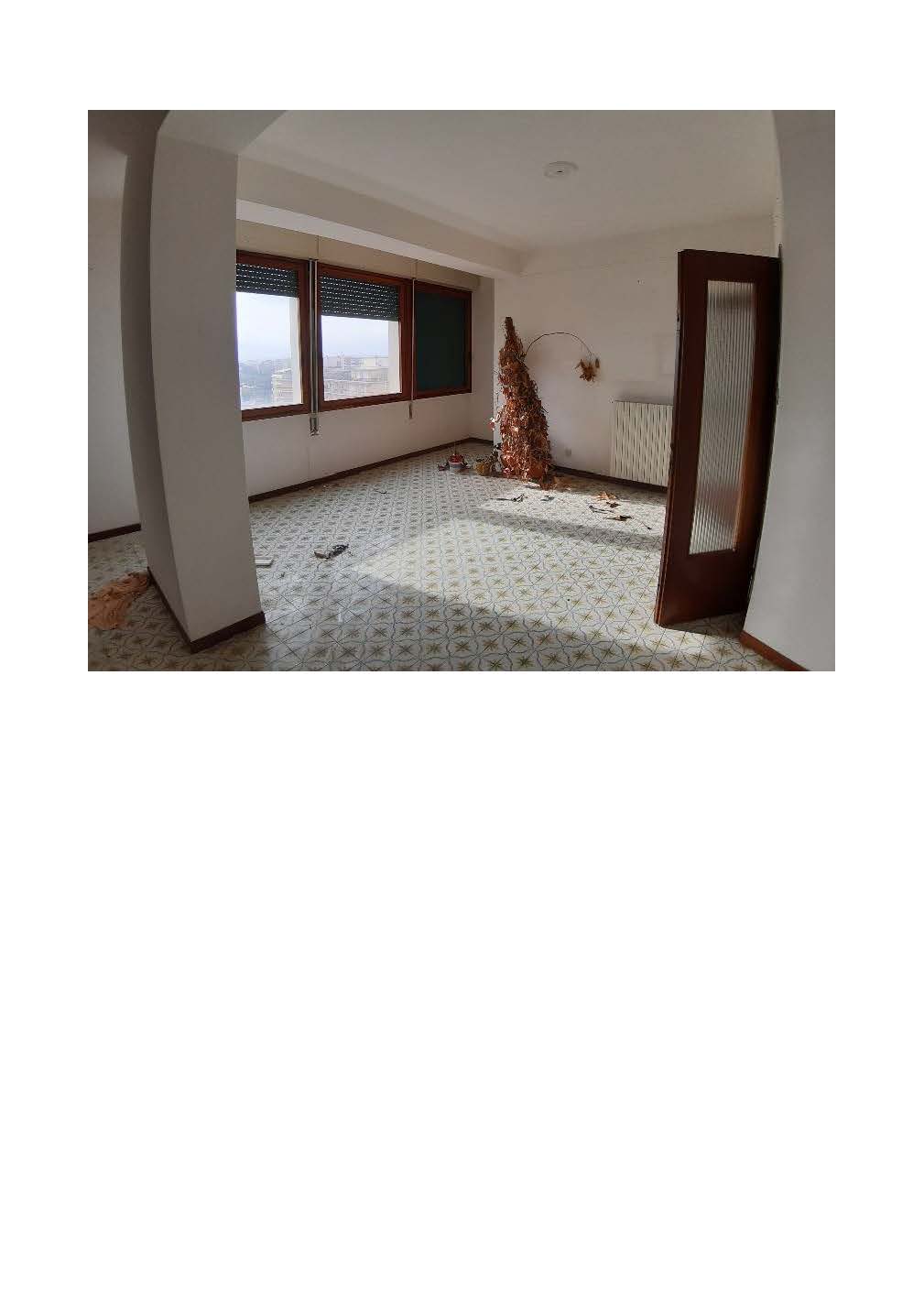 Appartamento int. 75 di 4 vani + servizi doppi  + terrazza. Identificativi Catastali [N.C.E.U.] Unità Residenziale cat. A/2 foglio 27 part. 254 sub 75. SUP. MQ (ARR.) mq 122 catastali
