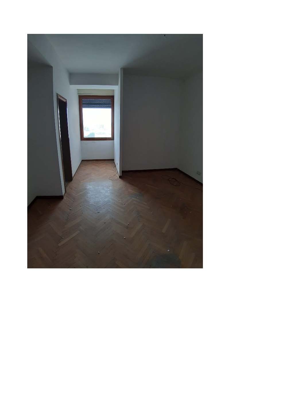 Appartamento int. 75 di 4 vani + servizi doppi  + terrazza. Identificativi Catastali [N.C.E.U.] Unità Residenziale cat. A/2 foglio 27 part. 254 sub 75. SUP. MQ (ARR.) mq 122 catastali