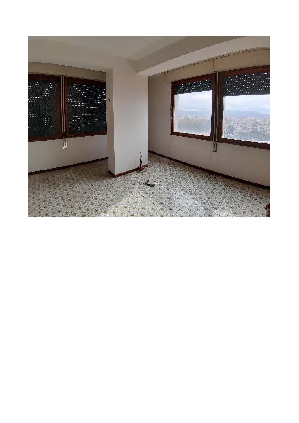 Appartamento int. 75 di 4 vani + servizi doppi  + terrazza. Identificativi Catastali [N.C.E.U.] Unità Residenziale cat. A/2 foglio 27 part. 254 sub 75. SUP. MQ (ARR.) mq 122 catastali