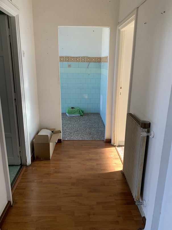 Abitazione int.18 di 4,5 vani senza ascensore + balconi. Dati catastali [N.C.E.U.]: cat.A/4, fg. 898, part. 119, sub. 68. Sup cat. 86. Piena proprietà lotto libero.