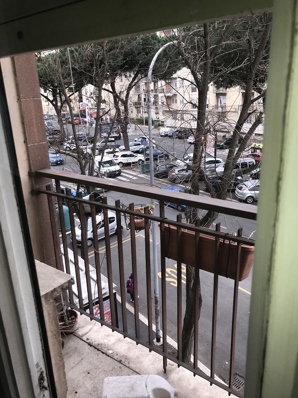 Abitazione int.4 di 8,5 vani con ascensore + balconi. Dati catastali [N.C.E.U.]: cat.A/3, fg. 853, part. 371, sub. 5. Sup cat. 147. Piena proprietà lotto libero.