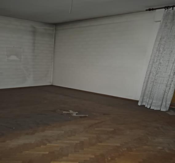 Abitazione signorile al sesto piano. Due ingressi, dal vano scala comune dotato di ascensore e l’altro da ulteriore ascensore e disimpegno condominiale.Zona giorno composta da disimpegno senza vano di ingresso, guardaroba, servizio igienico, cucina non disimpegnata, ampio salotto a doppio vano e vano di ingresso su cui sbarca l’ascensore di servizio posto fra il salotto e la zona notte; zona notte composta da disimpegno, tre camere e due servizi igienici. Cantina H 2,50 mt al primo piano seminterrato. Posto auto coperto int. 19 al piano secondo seminterrato larghezza accesso pari a 1,85 m.. Id. Cat. [N.C.E.U.] Unità Res. cat. A/1 foglio 76 part. 42 sub 30  - Unità sec. cat. C/6 foglio 76 part. 42 sub 522. Sup. (arr.) mq catastali 186  - mq catastali 15. Libero. Piena Proprietà