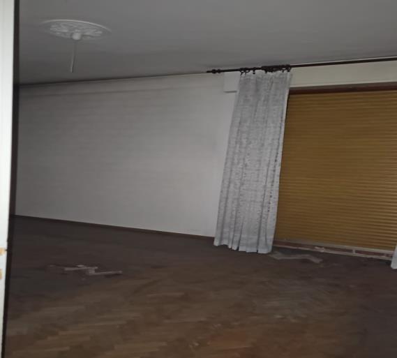 Abitazione signorile al sesto piano. Due ingressi, dal vano scala comune dotato di ascensore e l’altro da ulteriore ascensore e disimpegno condominiale.Zona giorno composta da disimpegno senza vano di ingresso, guardaroba, servizio igienico, cucina non disimpegnata, ampio salotto a doppio vano e vano di ingresso su cui sbarca l’ascensore di servizio posto fra il salotto e la zona notte; zona notte composta da disimpegno, tre camere e due servizi igienici. Cantina H 2,50 mt al primo piano seminterrato. Posto auto coperto int. 19 al piano secondo seminterrato larghezza accesso pari a 1,85 m.. Id. Cat. [N.C.E.U.] Unità Res. cat. A/1 foglio 76 part. 42 sub 30  - Unità sec. cat. C/6 foglio 76 part. 42 sub 522. Sup. (arr.) mq catastali 186  - mq catastali 15. Libero. Piena Proprietà
