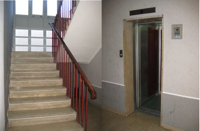 Unità immobiliare al piano primo composta da due camere, cucina, un bagno, ingresso, disimpegno, un ripostiglio ed un balcone. Id. catastali [N.C.E.U.] Unità Residenziale cat. A/2 foglio 140 part. 88 sub 35. Sup. (arr) mq catastali 79