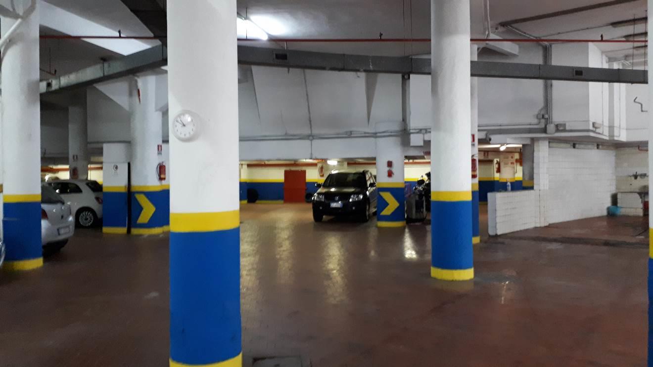 Autorimessa al piano interrato dell'edificio.Ufficio sito al piano terra composto da tre ambienti ed un bagno. L'accesso avviene direttamente dalla rampa dell'autorimessa. Il locale era in uso al custode dell'autorimessa. Id. catastali [N.C.E.U.] Unità Principale cat. D/8 foglio 540 part. 7 sub 612 - Unità Principale cat. A/10 foglio 540 part 7 sub 1. Sup. (arr) Autorimessa consistenza commerciale ragguagliata mq 1.112 - (mq 1.698 superficie coperta lorda + mq 81 superficie scoperta lorda) - Ufficio mq catastali 63