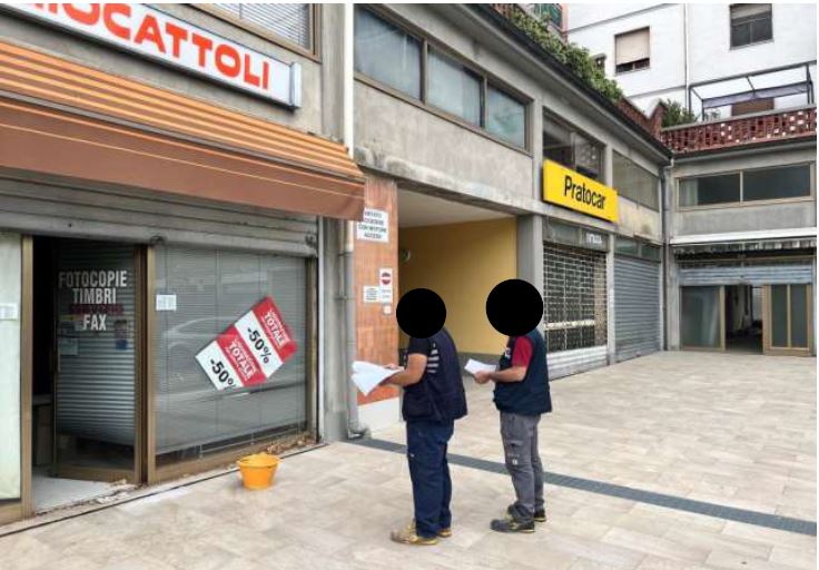 Locale commerciale posto al piano terra del compendio, accessibile da piazza Einstein, ai civici 8, 9 e 10. Il locale si sviluppa al piano terra e al piano primo: al piano terra è suddiviso in due ampi locali, oltre ai servizi igienici con antibagno, al piano primo si trova un unico locale. L'affaccio su piazza Einstein presenta ampie vetrine. Id. Cat. [N.C.E.U.] Unità Commerciale cat. C/1 foglio 76 part. 647 sub 137 . Sup. cat. mq  194 mq catastali. Libero. Piena Proprietà