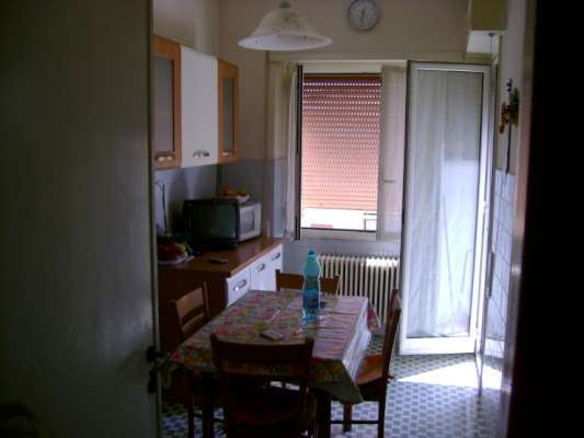 Abitazione in Roma (Ostia) Via Delle Baleari 3 (scala Pal. 28/1 sc.B, piano quarto, int. 10). Composto da: Ingresso-corridoio, 2 camere, soggiorno-cucina, bagno, ripostiglio, balcone + cantina e posto auto scoperto. Identificativi [N.C.E.U.] Categoria Catastale A3 foglio 1079 part. 684 sub. 27 (compresa cantina ad uso esclusivo), con posto auto scoperto ad uso esclusivo al foglio 1079 part. 685 sub. 64. Mq 62. Libero. Piena proprietà.
