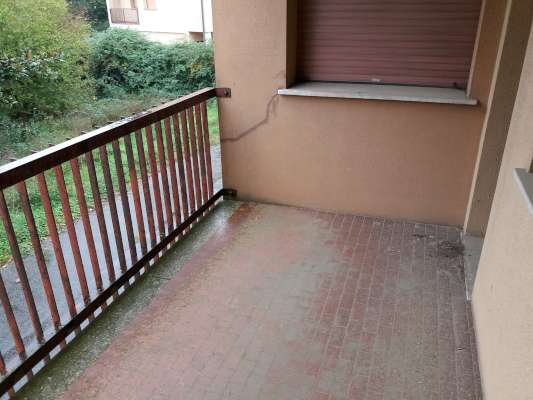 Abitazione in Rovigo (Rovigo) Via Stacche 17 (scala A, piano primo). Composto da: Ingresso, corridoio, cucina, 2 camere, bagno, wc, pranzo soggiorno, ripostiglio, 2 terrazze. + cantina e box auto. Identificativi [N.C.E.U.] Categoria Catastale A/2 foglio 22 part. 721 sub. 24 (compresa cantina ad uso esclusivo), con box auto ad uso esclusivo al foglio 22 part. 721 sub. 5. Mq 110. Libero. Piena proprietà.